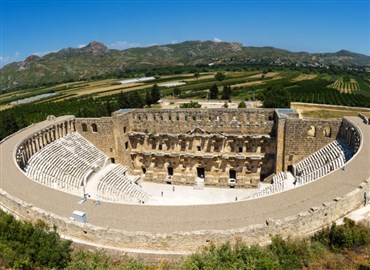 Aspendos Antik Tiyatrosu Yeni Dönemin İlk Ziyaretçilerini Kabul Etti