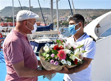 Foça’ya İzdeniz İle Yaz Seferleri Başladı