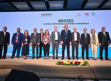 'Sürdürülebilir Turizm Konferansı' bu yıl Türkiye'nin ev sahipliğinde Antalya'da başladı. 