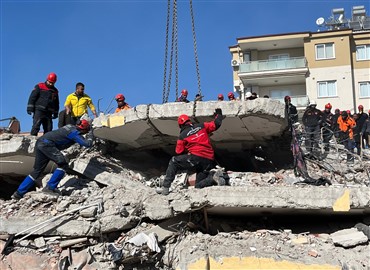 İzmir Büyükşehir Belediyesi Ekipleri Osmaniye'deki Çalışmalarını Sürdürüyor