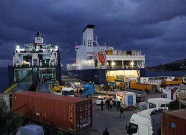 İzmir Büyükşehir Belediyesi’nin İş Makineleri Ve Operatörleri Antakya’da 